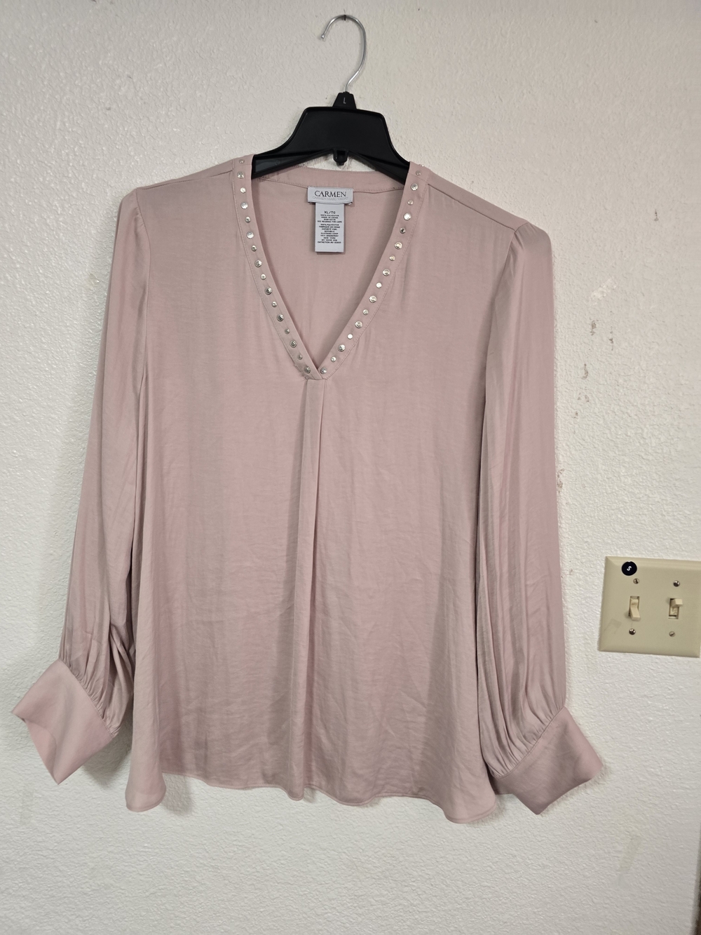 Carmen Marc Valvo Pale Pink V-Neck Blouse with Gem Trim - Picture 2 of 13